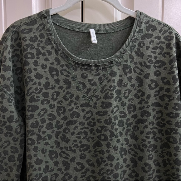 Z Supply Weekender in Army Green Leopard Print - Picture 4 of 7